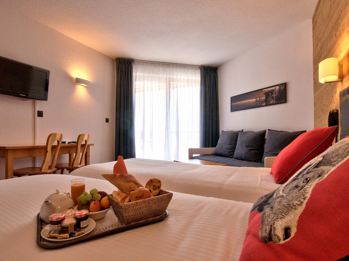 Bedroom 2, Logis Hotel Arcalod - Grand Parc, Haute-Savoie