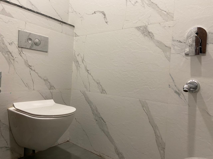 Bathroom, Treebo Trend City Inn Amritsar , Amritsar