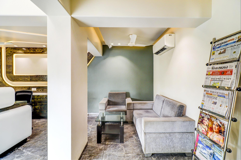 Public Area 4, Palliate, Ahmadabad