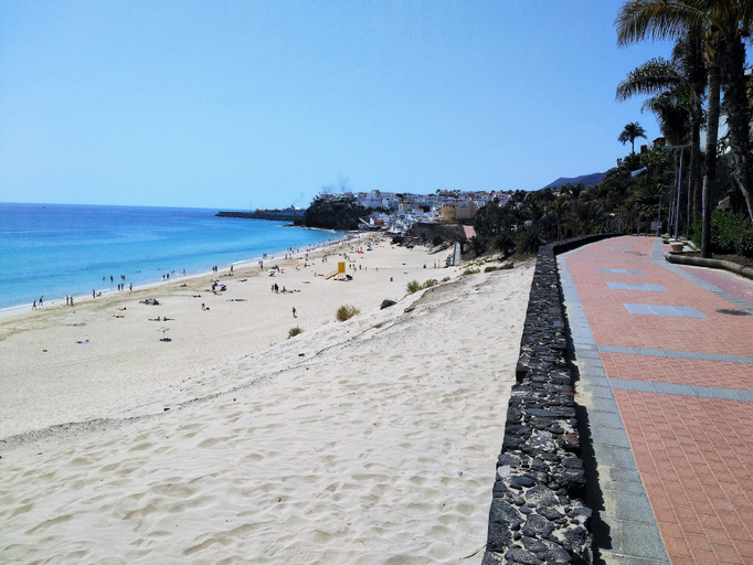 Others 4, Apartment on the seafront, overlooking the beach, swimming pools, equipped Wifi, Las Palmas
