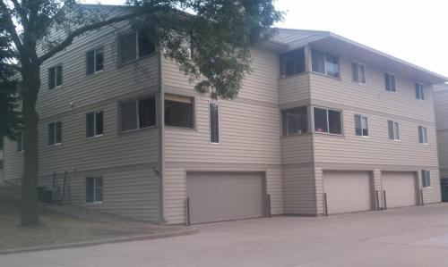 Yankton Trail/Tomar Park Apartments, Minnehaha