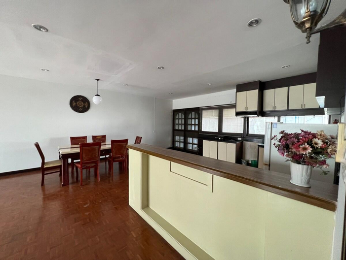 Public Area 3, Very Close to Bamrungrad Hospital! 150SQM/2BR, Wattana