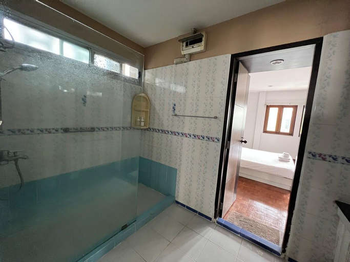 Others 5, Very Close to Bamrungrad Hospital! 150SQM/2BR, Wattana