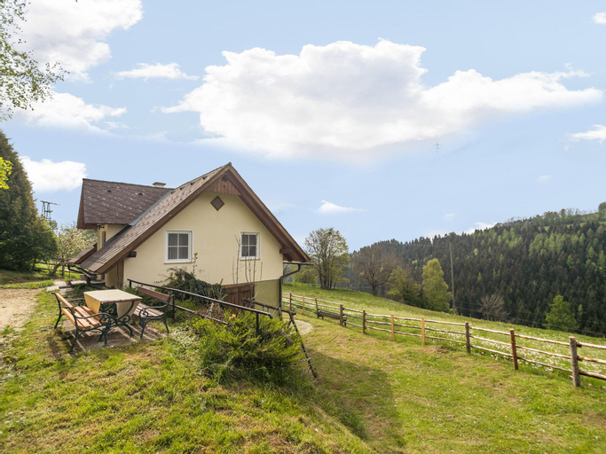 Enticing Chalet in Sankt Andr� with Garden and Barbecue, Wolfsberg