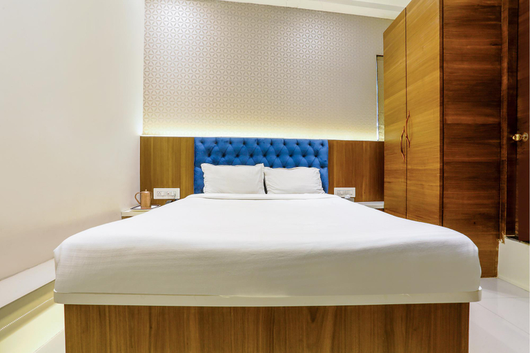 Bedroom 4, Hotel Elegance, Mumbai Suburban