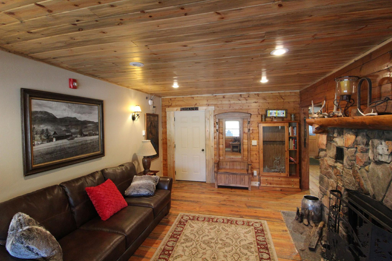 Others 4, The Historic Wapiti Lodge, Park