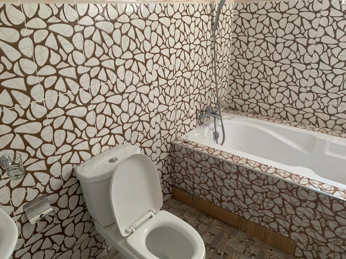 Bathroom 3, SWATSON HOTEL -APPIADU, Kumasi