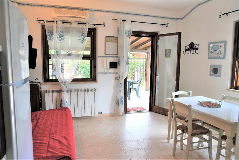 Others 5, Holiday house for 6 persons near the beach, Latina