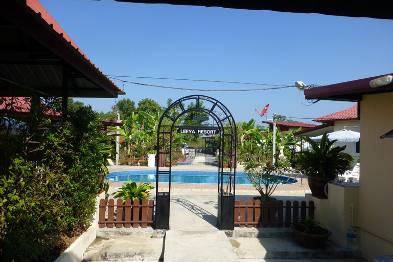 Entire house - 1 bedroom pool Villa Tropical fruit garden Fast Wifi Smart Tv, Phen