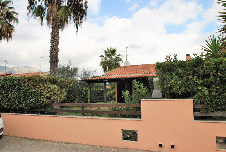 Others 4, Holiday house for 6 persons near the beach, Latina