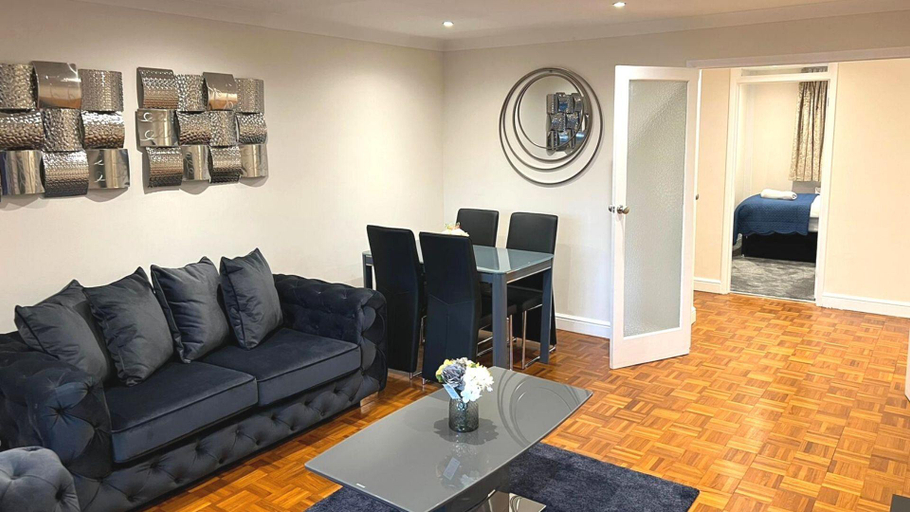 Others 5, Spacious 3Bed/1Bath Pet Friendly Flat w/ Free WiFi, London