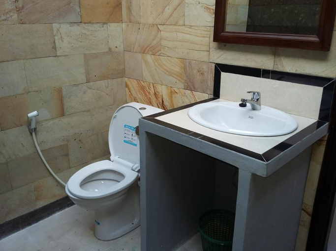 Bathroom 4, Puri Batu Inn, Buleleng