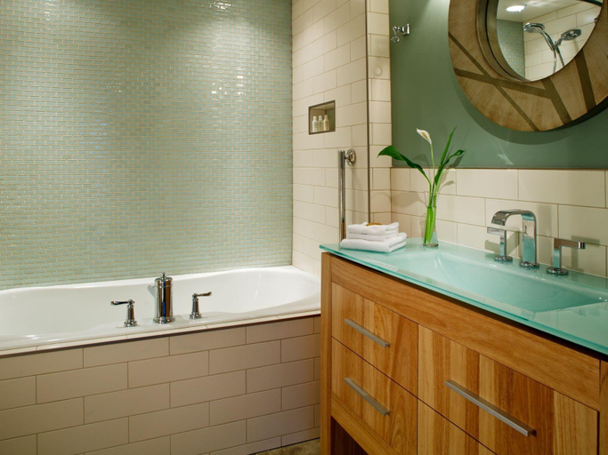 Bathroom, Abbeymoore Manor Bed & Breakfast Inn, Capital