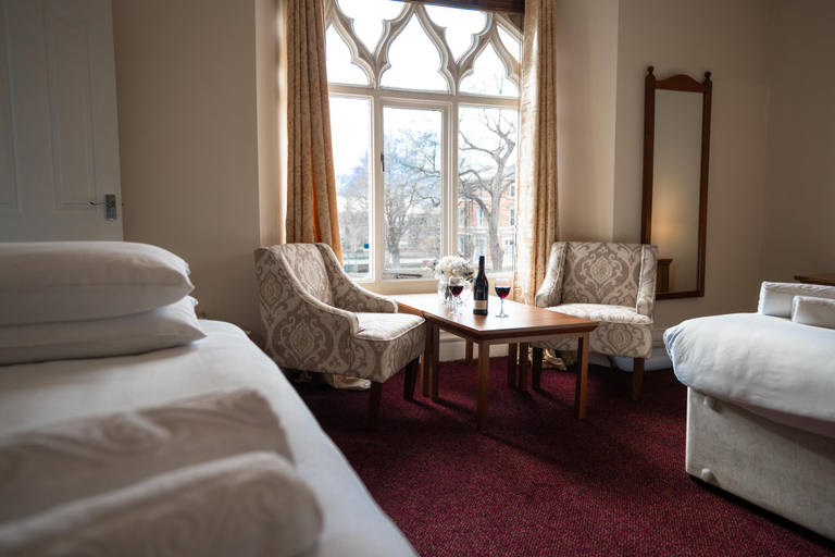 Bedroom 2, Milverton Hotel by BEVOLVE - Free Parking, Manchester