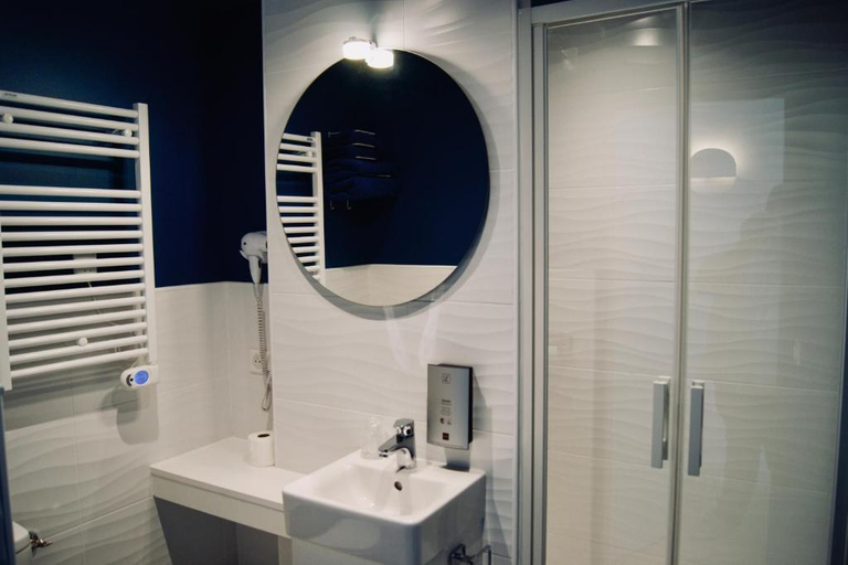 Bathroom 4, Logis Hotel l'Air Marin, Charente-Maritime