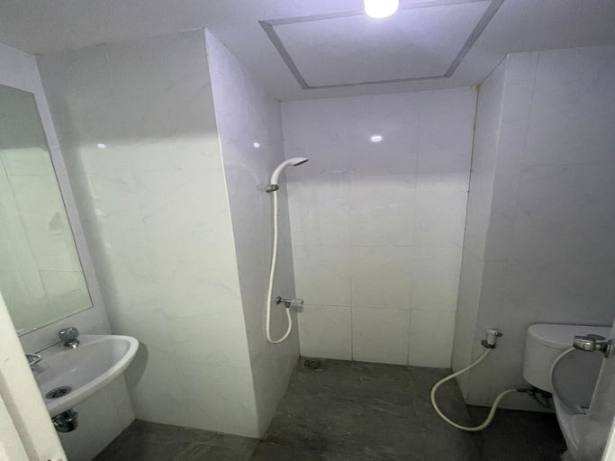 Bathroom, Urban Heights Residences by Rio Rooms, South Tangerang