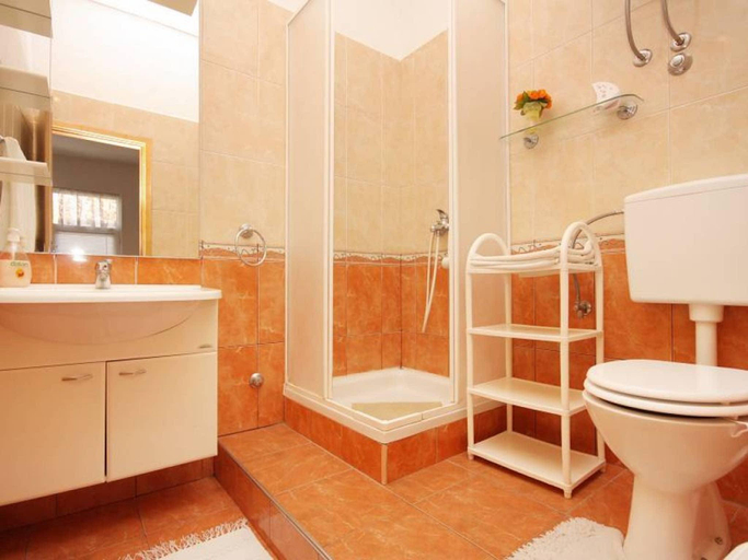 Bathroom, Family Apartment Mirela Borik, Zadar