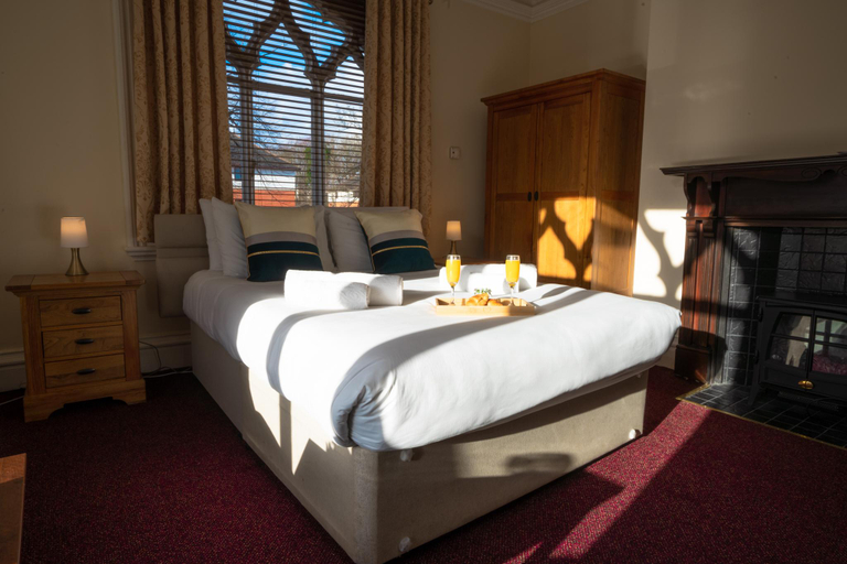 Bedroom 4, Milverton Hotel by BEVOLVE - Free Parking, Manchester