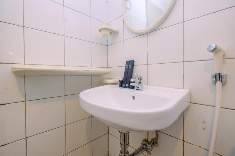 Bathroom 2, Comfy @ 2BR Kebagusan City Apartment By Travelio, South Jakarta