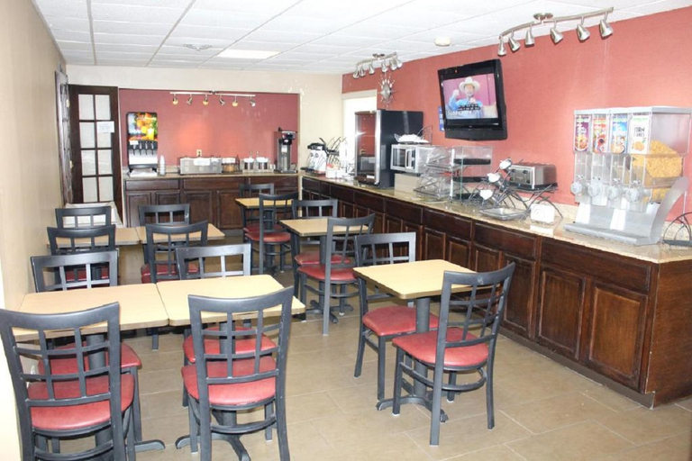 Food & Drinks 5, Baymont by Wyndham Franklin, Simpson
