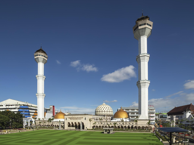 Nearby Landmark 4, Spacious Studio at Grand Asia Afrika By Travelio, Bandung