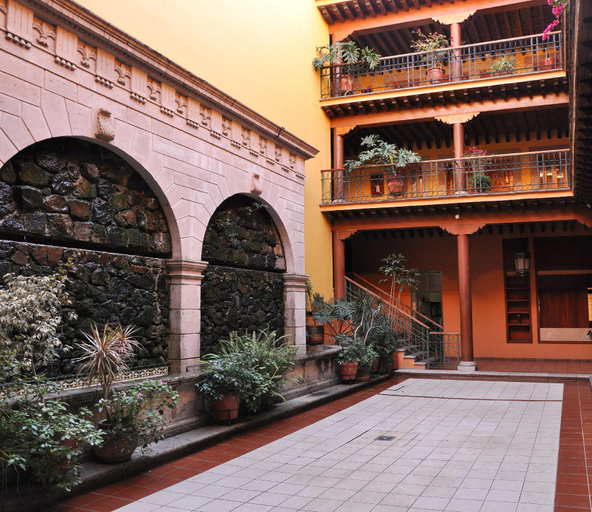 Exterior & Views
