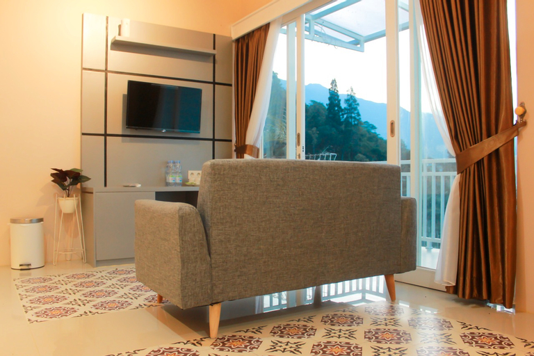 Living Area 10