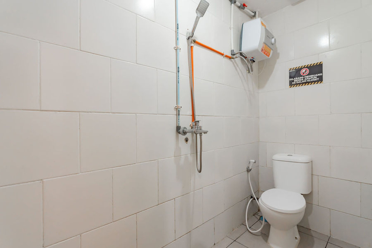 Bathroom 3, RedDoorz near Riau Junction Mall 2, Bandung