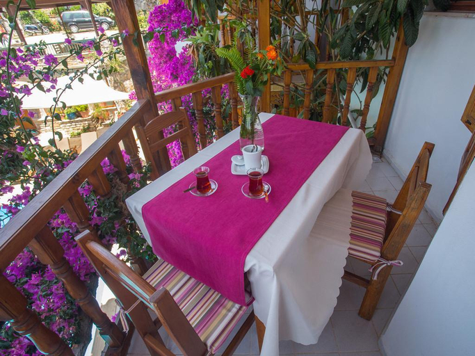 Others 5, Villa Vali, Ula
