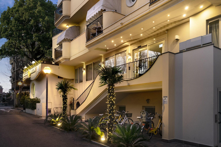 Others 5, Queen Residence, Rimini