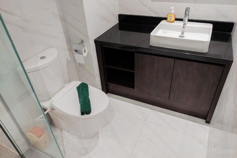 Bathroom 5, Cozy and Spacious 1BR at Branz BSD By Travelio, Tangerang Selatan