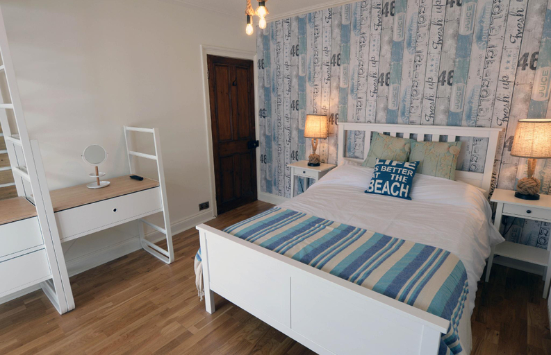 Others 2, 8 Culver Park - Close to Beach and Town Centre, Pembrokeshire