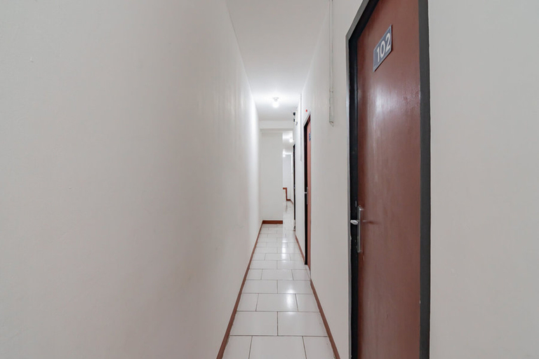 Public Area 2, RedDoorz near Riau Junction Mall 2, Bandung