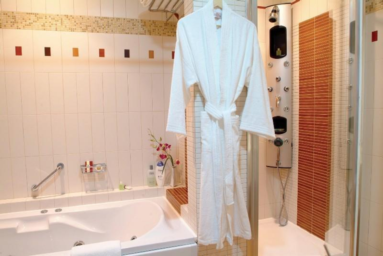 Bedroom 5, Elite Grande, Manama