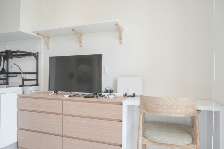 Others 4, Warm and Cozy Stay Studio at Sky House BSD Apartment By Travelio, South Tangerang