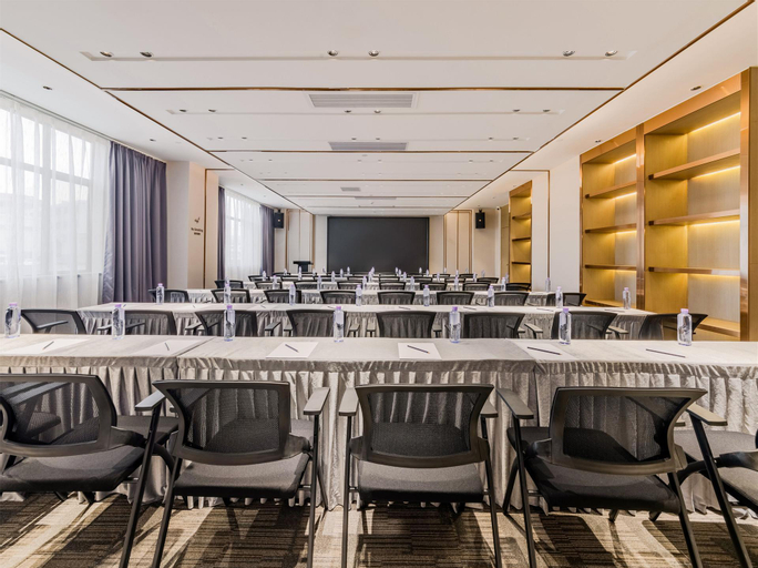 Business Facilities 18