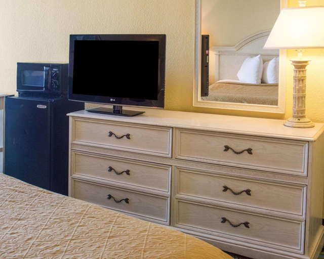 Bedroom 3, Spark by Hilton Virginia Beach Oceanfront, Virginia Beach