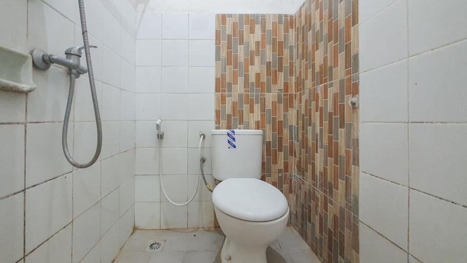 Bathroom 4, RedDoorz @ Pujon Malang, Malang