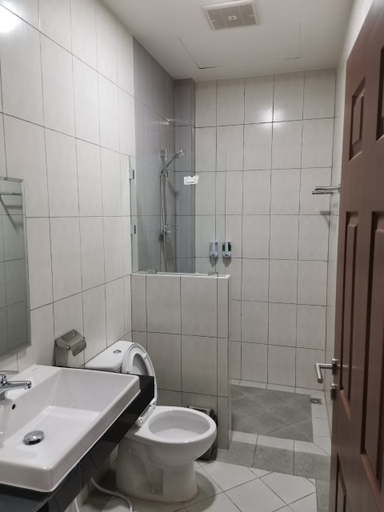 Bathroom 5, Palm Bajo Hotel, West Manggarai