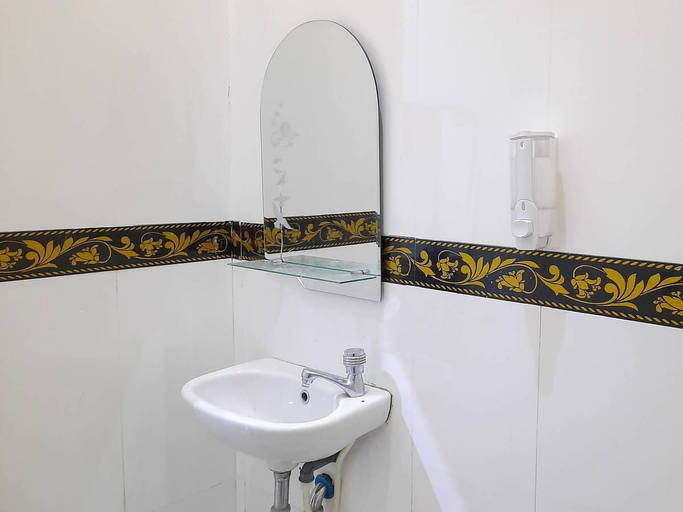 Bathroom 5, Hotel berkah Atrama Syariah RedPartner, Kerinci