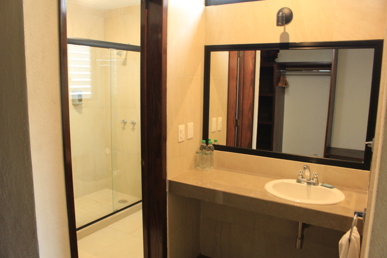 Bathroom 4, Hotel Meson del Puente, Acámbaro