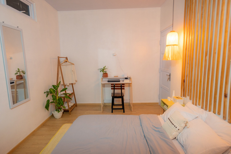 Bedroom 3, YellowHouse: Modern villa w/pool - central loc., Yogyakarta