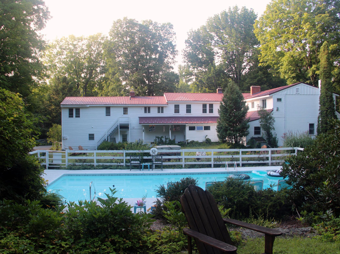 Sport & Beauty, The Buttonwood Inn on Mt. Surprise, Carroll