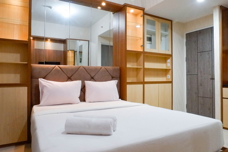 Stylish Studio Apartment at Taman Melati Surabaya By Travelio, Surabaya