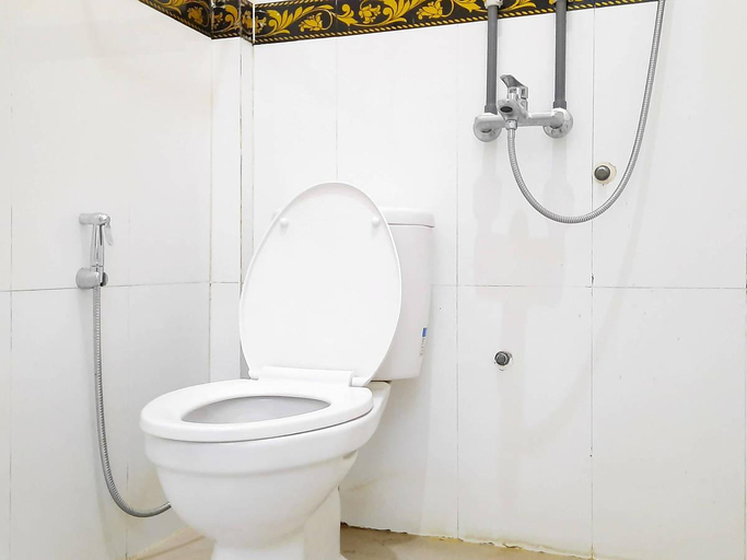 Bathroom 2, Hotel berkah Atrama Syariah RedPartner, Kerinci