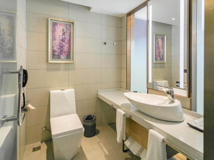 Bathroom 4, Lavande Hotel Shenzhen Pingshan High-Speed Railway Station, Shenzhen