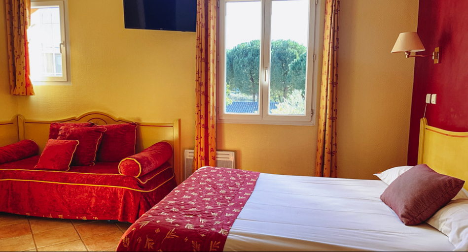 Bedroom 4, Logis Hôtel l'Etape, Bouches-du-Rhône