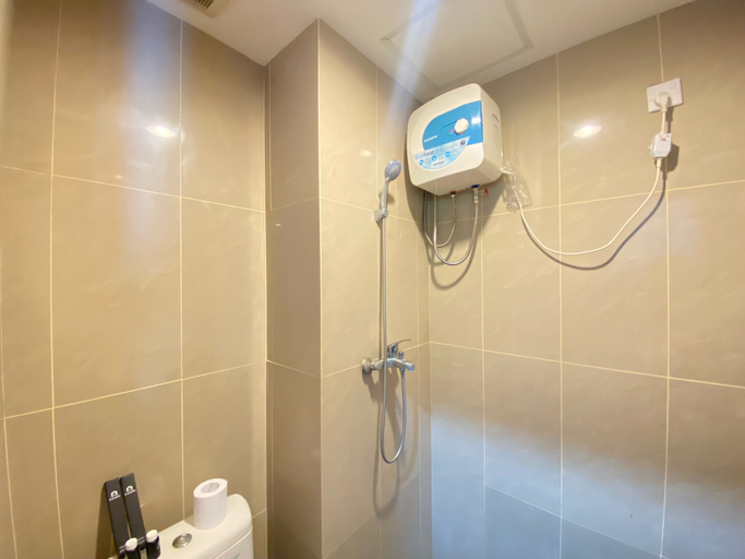 Bathroom 5, Minimalist and Affordable Studio Apartment at Taman Melati Jatinangor By Travelio, Sumedang