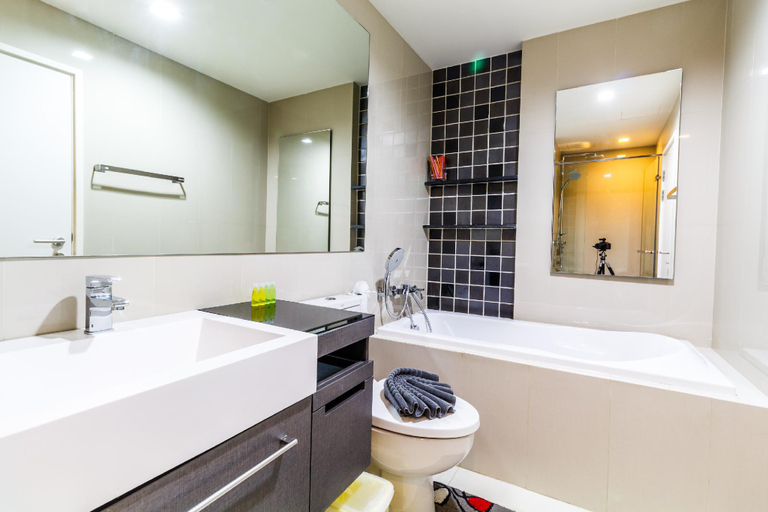 Bathroom 4, Pool access apartment in The Deck, 2 pools & gym!, Pulau Phuket