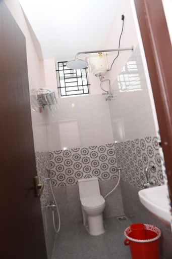 Bathroom 2, Rk Hotel - Temple Stay, Thanjavur
